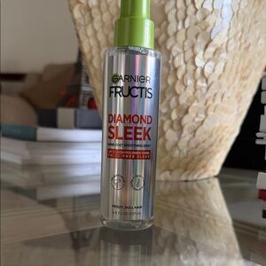 Garnier Fructis Diamond Sleek Spray - Silver & Lime Green